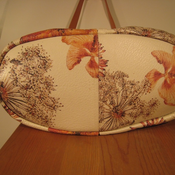 Field of Dreams Floral Leather Hobo - Picture 4 of 6